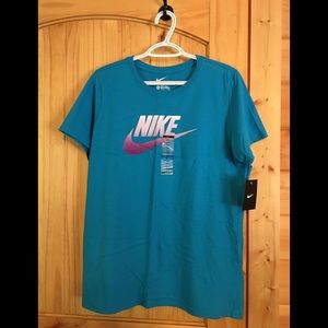 Nike Women’s XXL T-Shirt NWT
